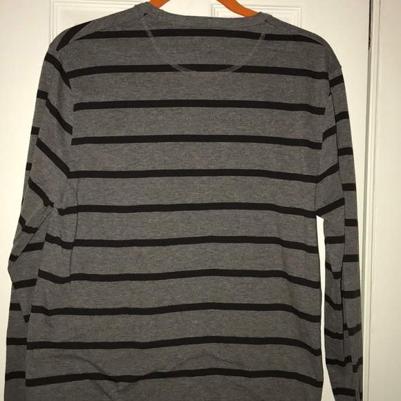 Men’s old Navy shirt - Picture 2 of 3